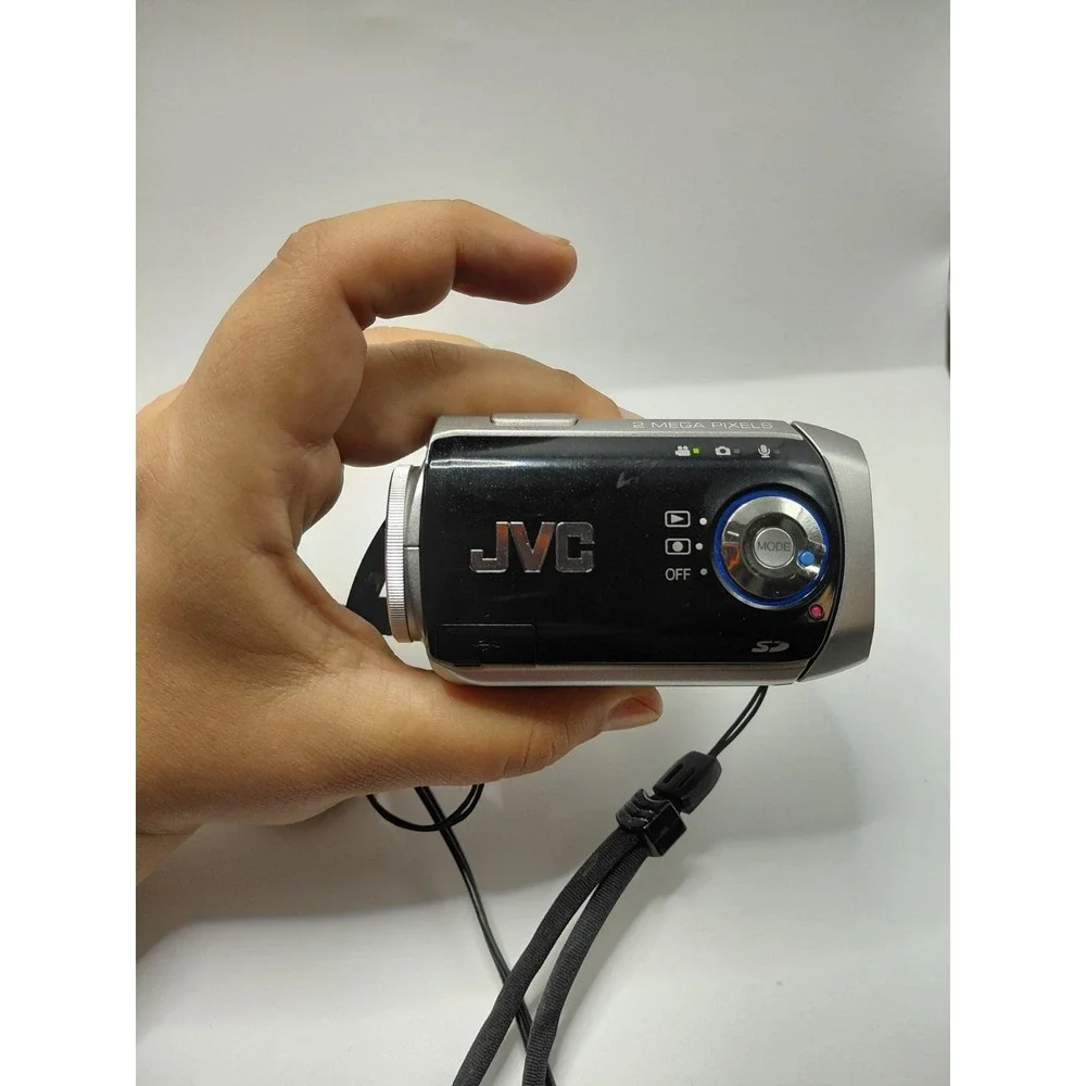 JVC Everio GZ-MC200 Flash Media Camcorder - Picture 3 of 6